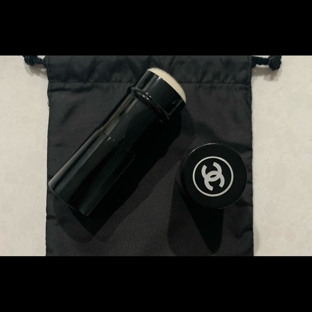 CHANEL Retractable Kabuki Brush NWOT